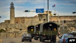 Camiones militares con agentes de civil en La Habana, el 15 de noviembre de 2021, para impedir que se diera la Marcha Cívica por el Cambio.
